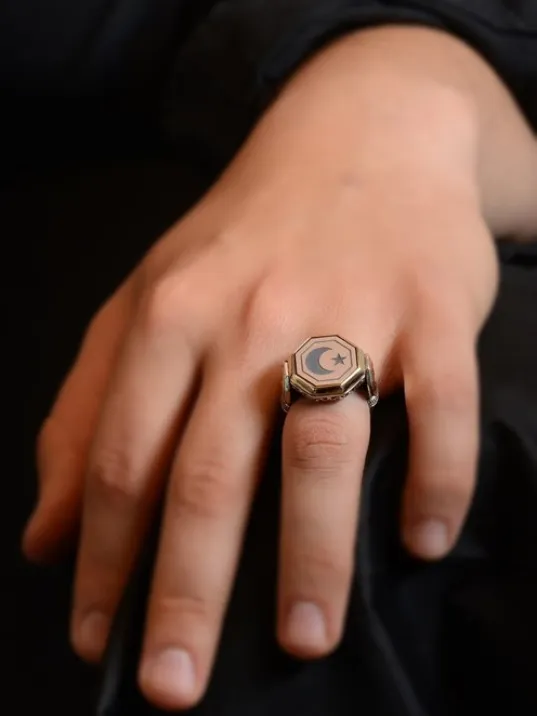 Ay Yıldız Model Yanı Elif Vav Yazılı Erkek Gümüş Yüzük