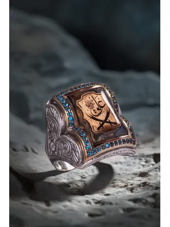 Erkek Zultanit Taşlı Zülfikar Kılıcı İşlemeli Mavi Zirkon Taş Detaylı Yanı Kitap Motifli Gümüş Yüzük
