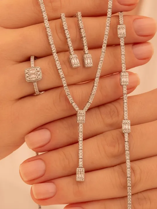 Kadın Gümüş Takı Seti - Süreyya Baget Taşlı Kare Model Kolye, Bileklik, Yüzük, Küpe Tam Set Kadın Gümüş Takı Seti - Süreyya Baget Taşlı Kare Model Kolye, Bileklik, Yüzük, Küpe Tam Set