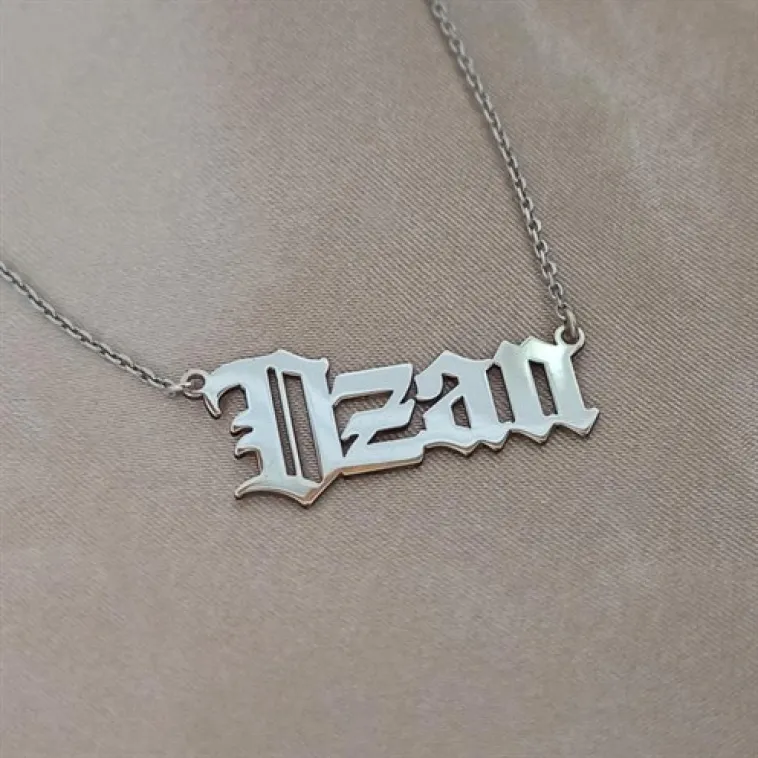 Kişiye Özel Gotik İsim Yazılan Gümüş Renk Erkek Gümüş Kolye Zincir GKLGMSKISIM Kişiye Özel Gotik İsim Yazılan Gümüş Renk Erkek Gümüş Kolye Zincir GKLGMSKISIM