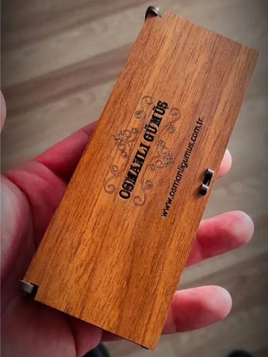 Kişiye Özel Recep Tayyip Erdoğan Figürlü AK Parti Logolu Çelik Anahtarlık Kişiye Özel Recep Tayyip Erdoğan Figürlü AK Parti Logolu Çelik Anahtarlık