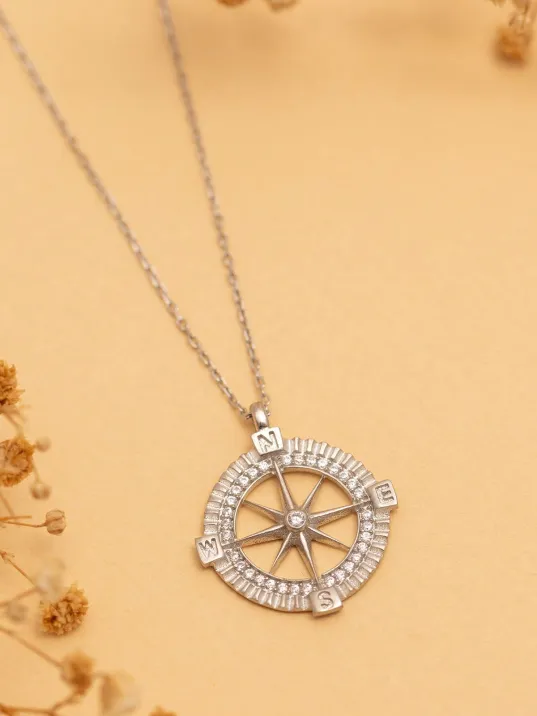 Kadın Gümüş Kolye - Zirkon Taşlı Pusula Motifli Gümüş Kolye