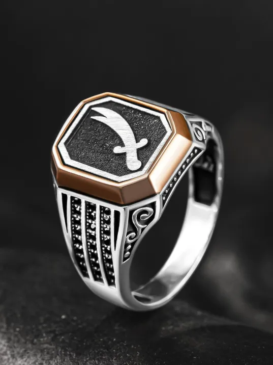 Erkek Gümüş Yüzük - Üç Sıra Zirkon Taşlı Zülfikar Kılıcı İşlemeli Erkek Yüzük