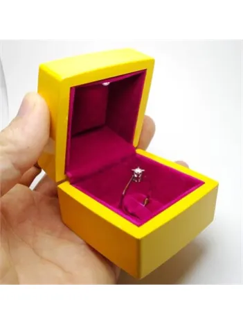 IŞIKLI PIRLANTA ALTIN TEKTAŞ YÜZÜK KUTUSU SARI KIRMIZI