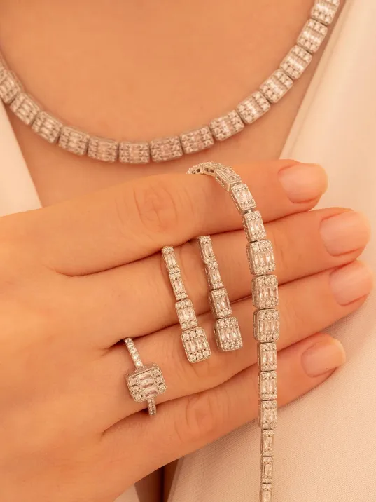 Kadın Gümüş Takı Seti - Mehtap Baget Taşlı Kolye, Bileklik, Yüzük, Küpe Tam Set Kadın Gümüş Takı Seti - Mehtap Baget Taşlı Kolye, Bileklik, Yüzük, Küpe Tam Set