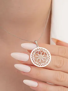 Lotus Çiçeği Motifli Gümüş Kolye