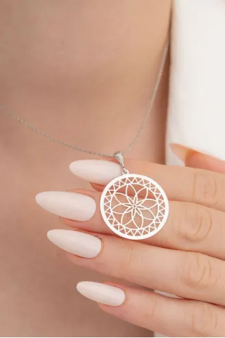 Lotus Çiçeği Motifli Gümüş Kolye