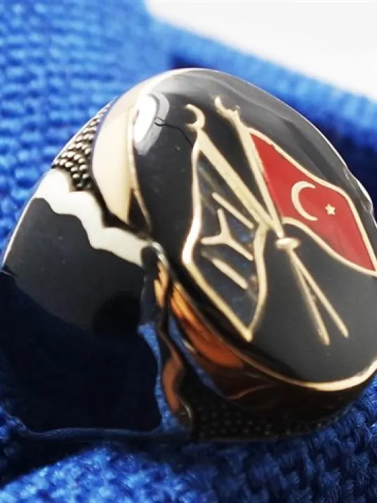 Gümüş Erkek Yüzük IYI Ve Ay Yıldız Sancaklı Lüks Model Gümüş Erkek Yüzük IYI Ve Ay Yıldız Sancaklı Lüks Model