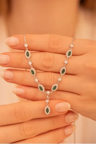 Kadın Gümüş Kolye - Pera Zümrüt Mekik Taşlı 925 Ayar Gümüş Kolye