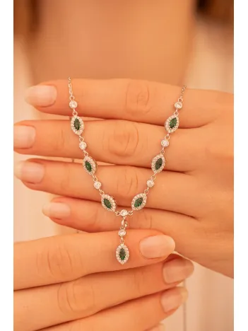 Kadın Gümüş Kolye - Pera Zümrüt Mekik Taşlı 925 Ayar Gümüş Kolye