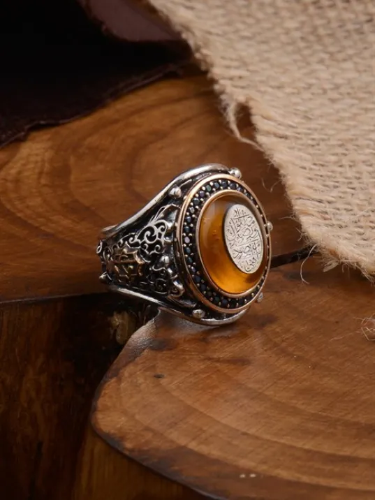 İlahe Ente Maksudi ve Rızake Matlubi Duası Yazılı Kehribar Taşlı Erkek Gümüş Yüzük