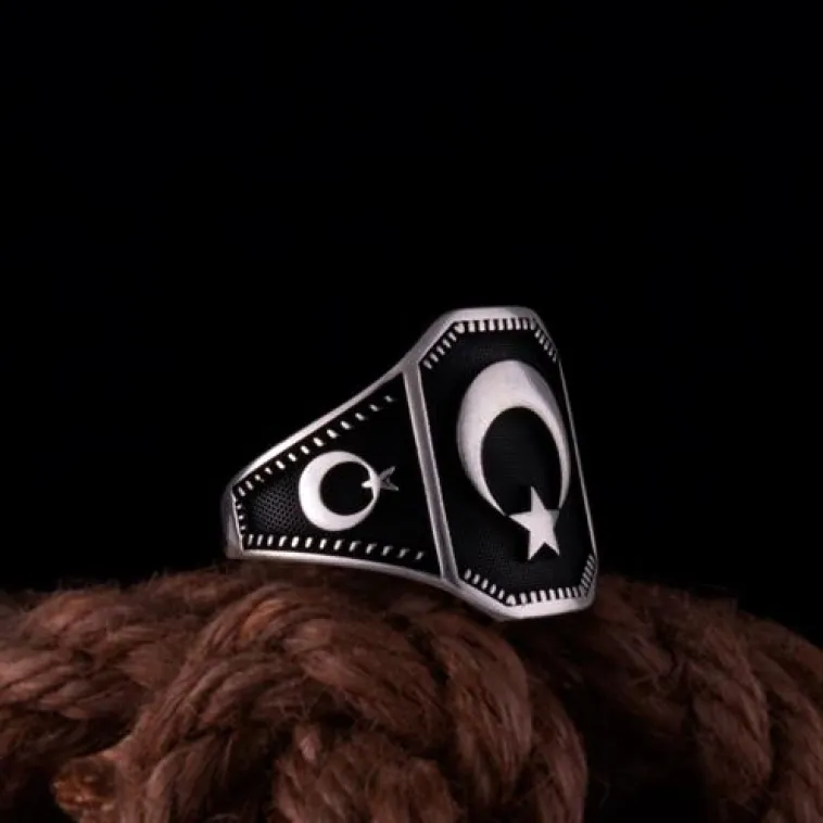 Erkek Gümüş Yüzük Ay Yıldız İşlemeli Siyah Oniks Taşlı Model1 Erkek Gümüş Yüzük Erkek Gümüş Yüzük Ay Yıldız İşlemeli Siyah Oniks Taşlı Model1 Erkek Gümüş Yüzük
