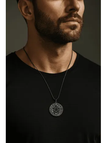 Erkek Kadın Aşk Tılsımı Ve Maton Tetragram İşlemeli Siyah Yassı Snake Zincir Çelik Kolye Erkek Kadın Aşk Tılsımı Ve Maton Tetragram İşlemeli Siyah Yassı Snake Zincir Çelik Kolye