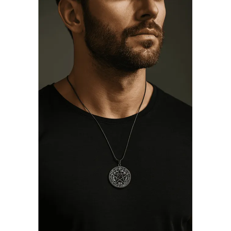 Erkek Kadın Aşk Tılsımı Ve Maton Tetragram İşlemeli Siyah Yassı Snake Zincir Çelik Kolye Erkek Kadın Aşk Tılsımı Ve Maton Tetragram İşlemeli Siyah Yassı Snake Zincir Çelik Kolye