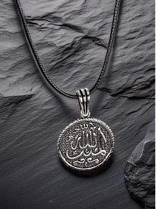 Erkek Gümüş Kolye Ucu - Mülki Allah Yazılı Oksitli Model Deri Kolyeli 925 Ayar Gümüş