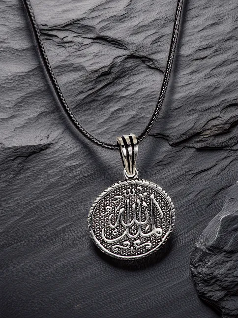 Erkek Gümüş Kolye Ucu - Mülki Allah Yazılı Oksitli Model Deri Kolyeli 925 Ayar Gümüş