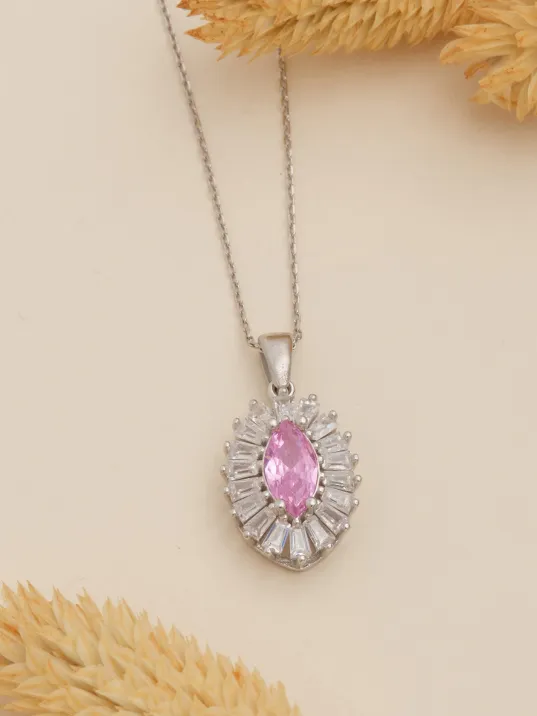 Kadın Gümüş Kolye - Damla Model Pembe Zirkon Taşlı Baget Süslemeli Rodyumlu Kadın Kolye Kadın Gümüş Kolye - Damla Model Pembe Zirkon Taşlı Baget Süslemeli Rodyumlu Kadın Kolye