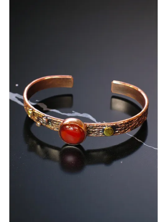 Kadın Bakır Bileklik - Kırmızı Akik Taşlı Yuvarlak Model Nokta Motif Bilezik Metal Kutu ve Doğal Taş