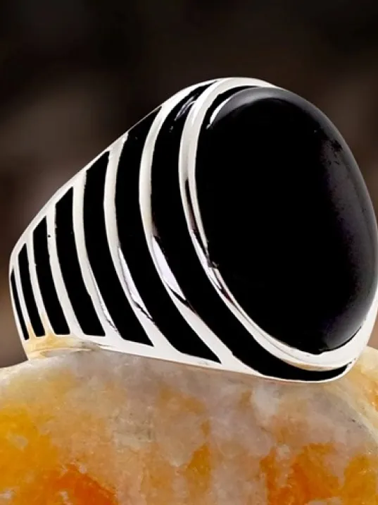 Oval Kesim Siyah Oniks Taşlı Erkek Gümüş Yüzük Oval Kesim Siyah Oniks Taşlı Erkek Gümüş Yüzük