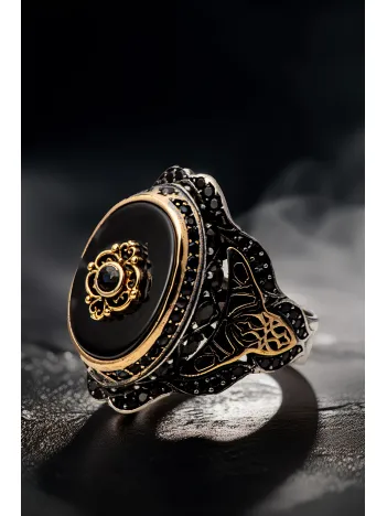 Erkek Gümüş Yüzük - Oniks Taşlı Yanı İşlemeli Gümüş Yüzük Erkek Gümüş Yüzük - Oniks Taşlı Yanı İşlemeli Gümüş Yüzük