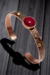 Kadın Bakır Bileklik - Kırmızı Akik Taşlı Yuvarlak Model Nokta Motif Bilezik Metal Kutu ve Doğal Taş