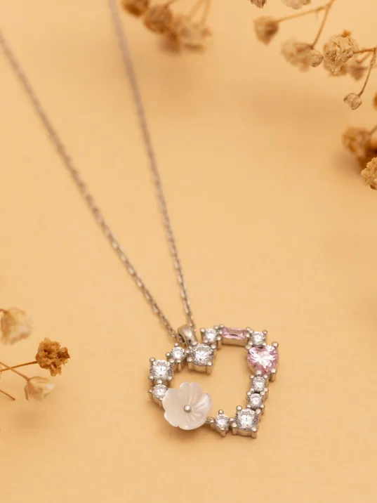Kadın Gümüş Kolye - Manolya Çiçekli Kalp Zirkon Taşlı Gümüş Kadın Kolye