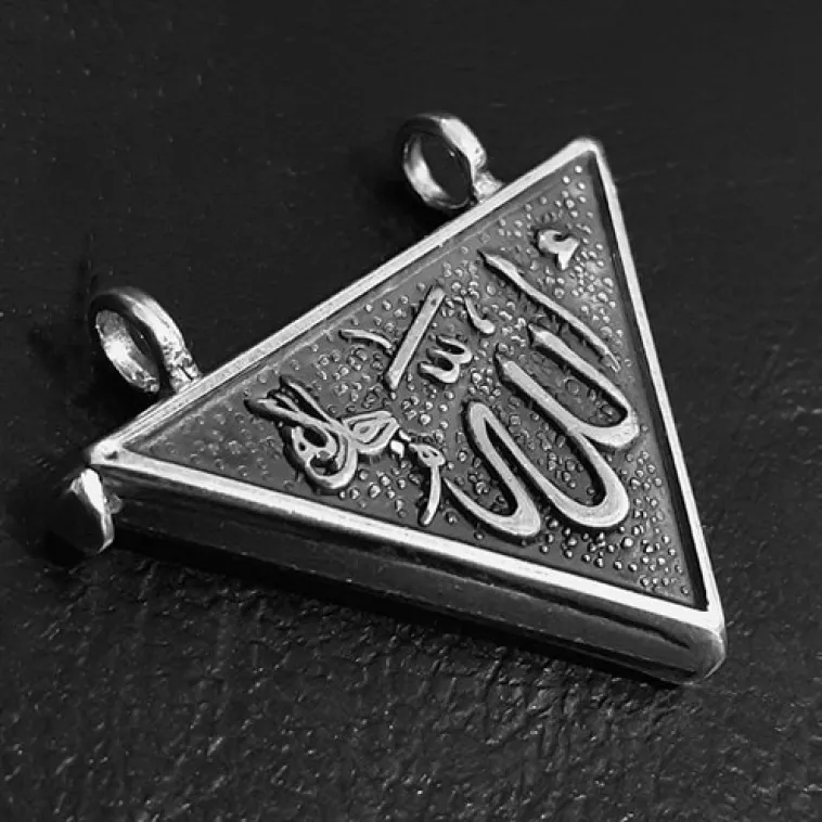 Allah Yazılı ve Kalem Suresi Çift Taraflı Nazar Duası Yazılı Gümüş Muska Haznesi Küçük Boy Allah Yazılı ve Kalem Suresi Çift Taraflı Nazar Duası Yazılı Gümüş Muska Haznesi Küçük Boy
