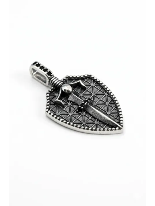 Erkek Gümüş Kolye - 925 Ayar Kabartmalı Kalkan Hançer İşlemeli Tilki Kuyruğu Zincirli Erkek Kolye Erkek Gümüş Kolye - 925 Ayar Kabartmalı Kalkan Hançer İşlemeli Tilki Kuyruğu Zincirli Erkek Kolye