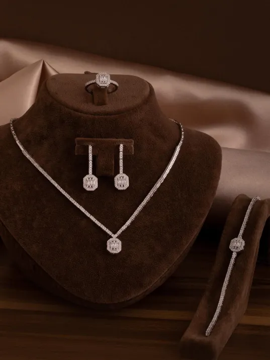 Kadın Gümüş Takı Seti - Ferahnaz Baget Taşlı Zirkon Süslemeli 925 Ayar Kolye, Bileklik, Yüzük, Küpe Tam Set