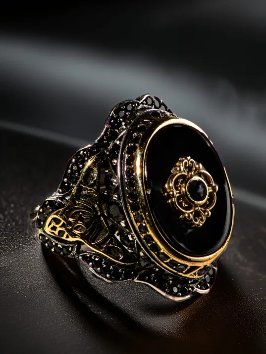 Erkek Gümüş Yüzük - Oniks Taşlı Yanı İşlemeli Gümüş Yüzük Erkek Gümüş Yüzük - Oniks Taşlı Yanı İşlemeli Gümüş Yüzük