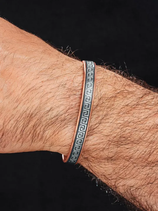 Erkek Kadın Bakır Bileklik - Üstü Siyah Hakiki Deri Grek İşlemeli Mıknatıslı Model Metal Kutu Doğal