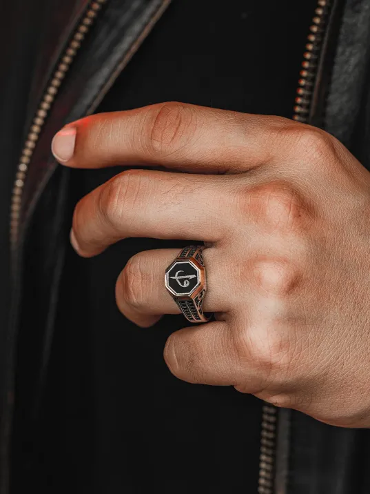 Erkek Gümüş Yüzük - Zirkon Taşlı Vav Elif İşlemeli Erkek Yüzük