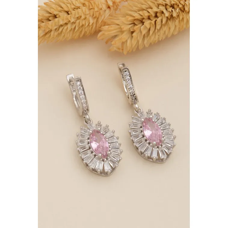 Kadın Gümüş Küpe - Damla Model Pembe Zirkon Taşlı Baget Süslemeli Rodyumlu Kadın Küpe Kadın Gümüş Küpe - Damla Model Pembe Zirkon Taşlı Baget Süslemeli Rodyumlu Kadın Küpe