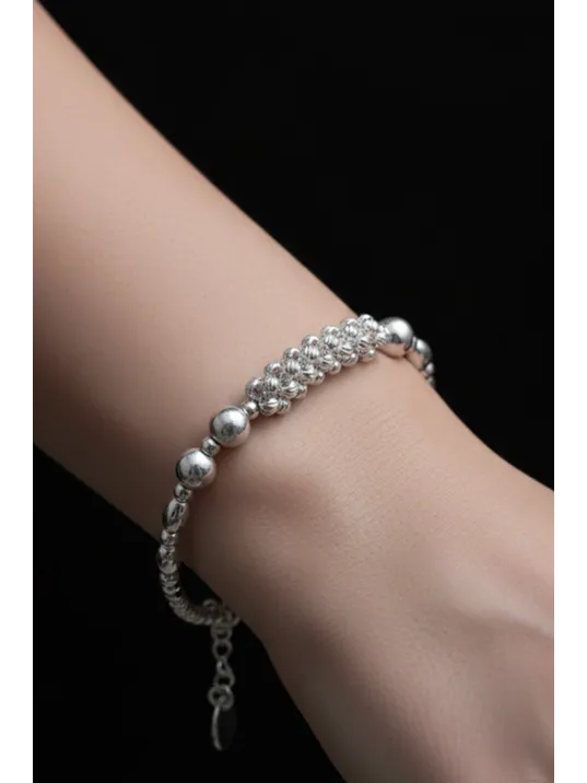 Kadın Gümüş Bileklik - Dorika Model Boncuk Detaylı Kadın Gümüş Bilezik Kadın Gümüş Bileklik - Dorika Model Boncuk Detaylı Kadın Gümüş Bilezik