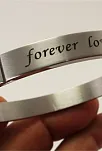 Forever Love Paslanmaz Çelik Erkek Kelepçe Bileklik Orta Kalınlıkta Forever Love Paslanmaz Çelik Erkek Kelepçe Bileklik Orta Kalınlıkta