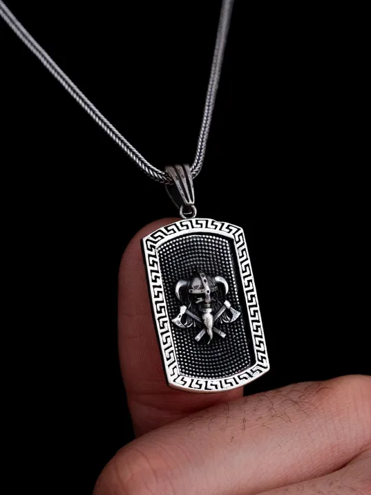 Erkek Gümüş Kolye - Grek Desenli Baltalı Kuru Kafa Model Gümüş Erkek Kolye