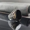 Dalga Desen Siyah Oniks Taşlı Erkek Gümüş Yüzük GYZGMSPGUMU Dalga Desen Siyah Oniks Taşlı Erkek Gümüş Yüzük GYZGMSPGUMU