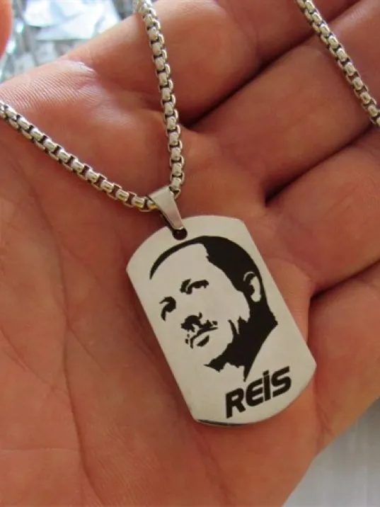 Recep Tayyip Erdoğan Figürlü Reis Yazılı Çelik Künye Kolye Recep Tayyip Erdoğan Figürlü Reis Yazılı Çelik Künye Kolye