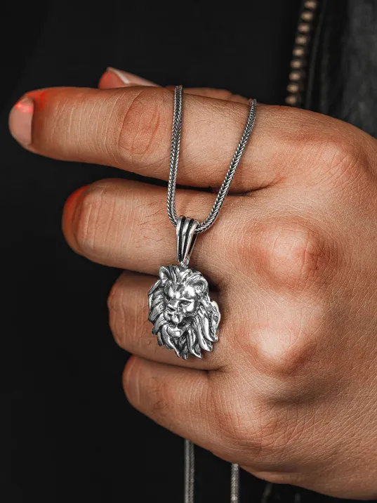 Erkek Gümüş Kolye - Tilki Kuyruğu Zincirli Aslan Kafası Figürlü Erkek Kolye Erkek Gümüş Kolye - Tilki Kuyruğu Zincirli Aslan Kafası Figürlü Erkek Kolye