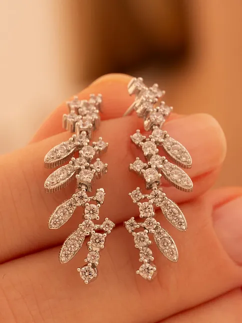 Kadın Gümüş Küpe - Nigar Zirkon Taşlı Yaprak Model Kadın Küpe Kadın Gümüş Küpe - Nigar Zirkon Taşlı Yaprak Model Kadın Küpe
