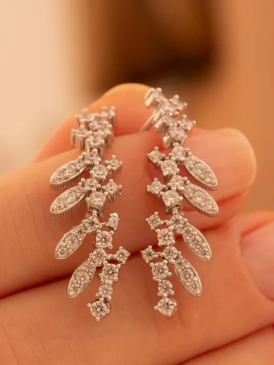 Kadın Gümüş Küpe - Nigar Zirkon Taşlı Yaprak Model Kadın Küpe Kadın Gümüş Küpe - Nigar Zirkon Taşlı Yaprak Model Kadın Küpe