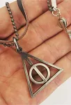 Harry Potter Ölüm Yadigarları Üçgen Erkek Deri Kolye Harry Potter Ölüm Yadigarları Üçgen Erkek Deri Kolye