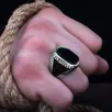 Siyah Oniks Taşlı Örme İşlemeli Özel Seri Erkek Gümüş Yüzük Siyah Oniks Taşlı Örme İşlemeli Özel Seri Erkek Gümüş Yüzük