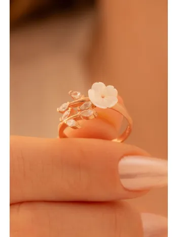 Kadın Gümüş Yüzük - Zirkon Taşlı Manolya Çiçeği Motifli Kadın Yüzük