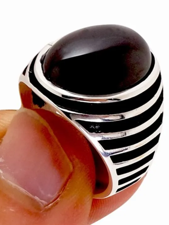 Oval Kesim Siyah Oniks Taşlı Erkek Gümüş Yüzük Oval Kesim Siyah Oniks Taşlı Erkek Gümüş Yüzük