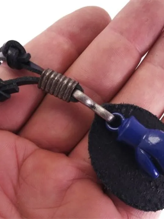 Mavi Boks Eldiveni Erkek Deri Kolye