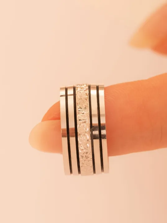 Kadın Gümüş Yüzük - 925 Ayar Karartmalı Şerit Desenli Gümüş Alyans Yüzük