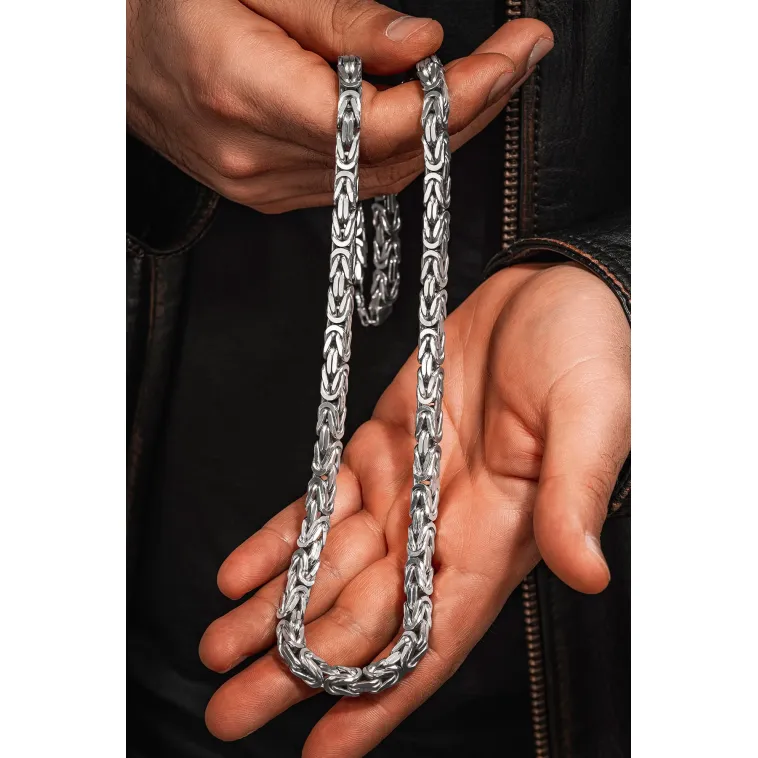 Beyaz Parlak Kare Kral Model 925 Ayar Gümüş Erkek Zincir Kolye – Ağır ve Gösterişli Tasarım Beyaz Parlak Kare Kral Model 925 Ayar Gümüş Erkek Zincir Kolye – Ağır ve Gösterişli Tasarım