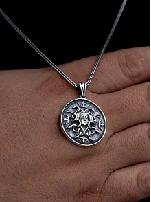 Erkek Gümüş Kolye - Yunan Tanrısı Medusa İşlemeli Gümüş Kolye