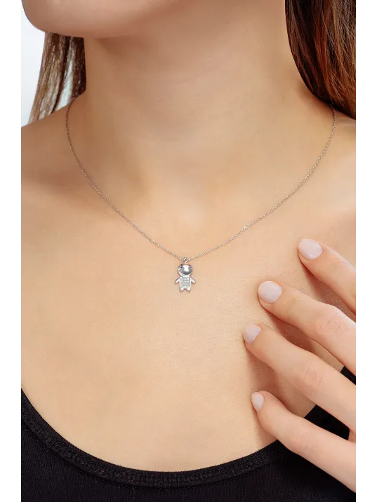 Kadın Gümüş Kolye - Swarovski Taşlı Zirconia Erkek Çocuk Motifli Kadın Kolye Kadın Gümüş Kolye - Swarovski Taşlı Zirconia Erkek Çocuk Motifli Kadın Kolye